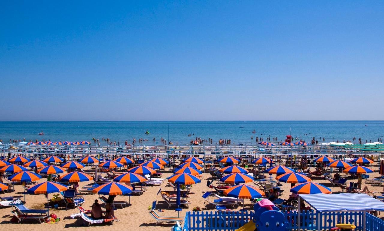 Hotel Maris Stella Riccione Buitenkant foto