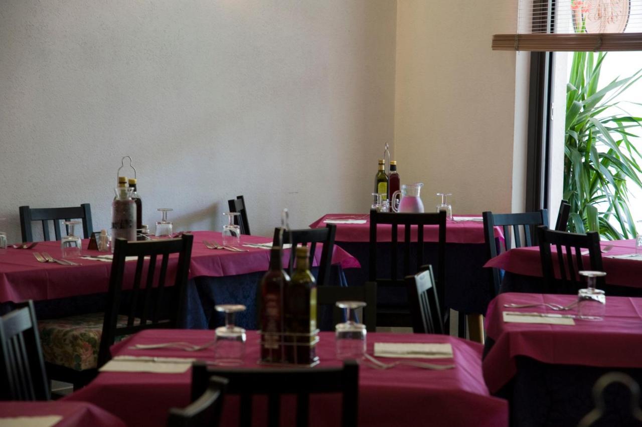 Hotel Maris Stella Riccione Buitenkant foto