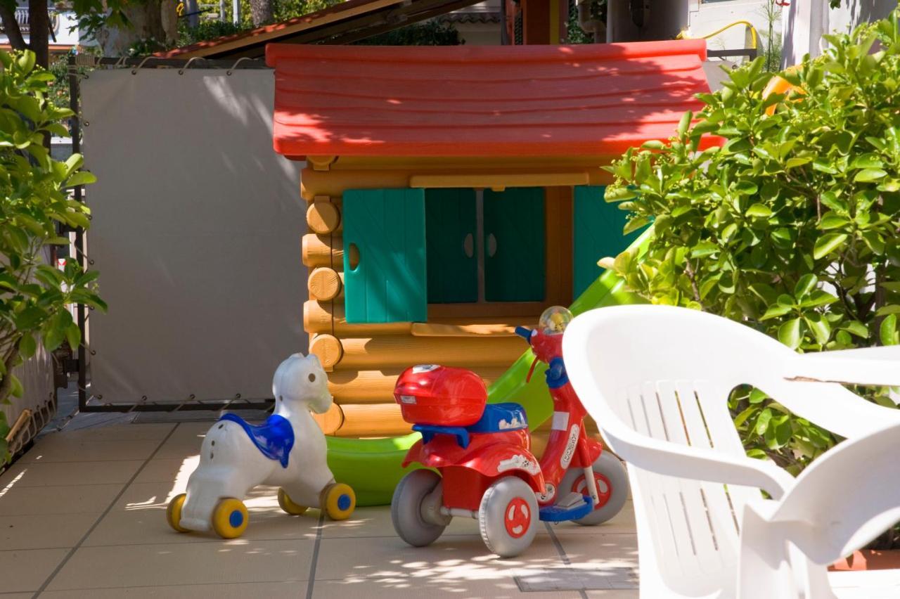 Hotel Maris Stella Riccione Buitenkant foto