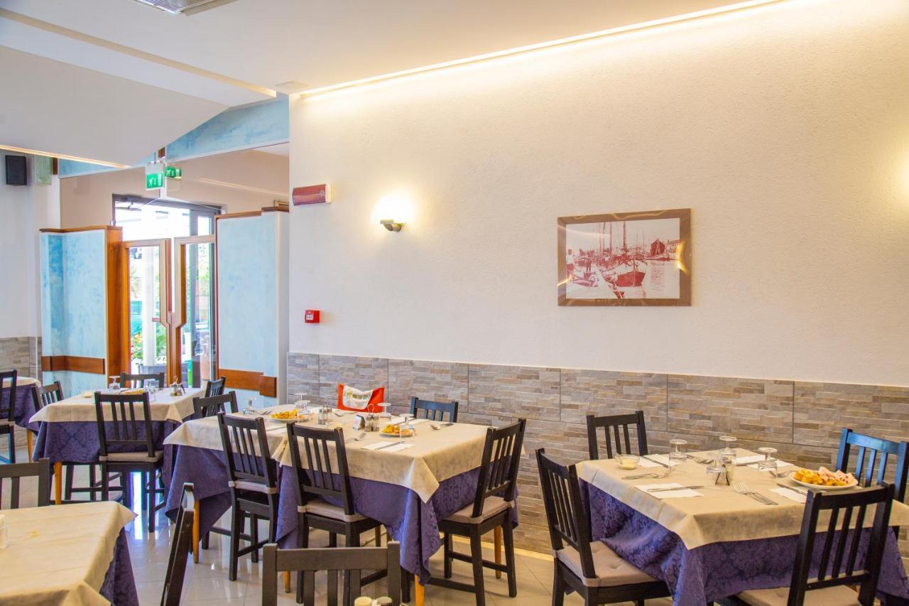 Hotel Maris Stella Riccione Buitenkant foto