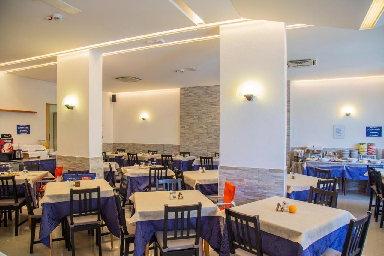 Hotel Maris Stella Riccione Buitenkant foto